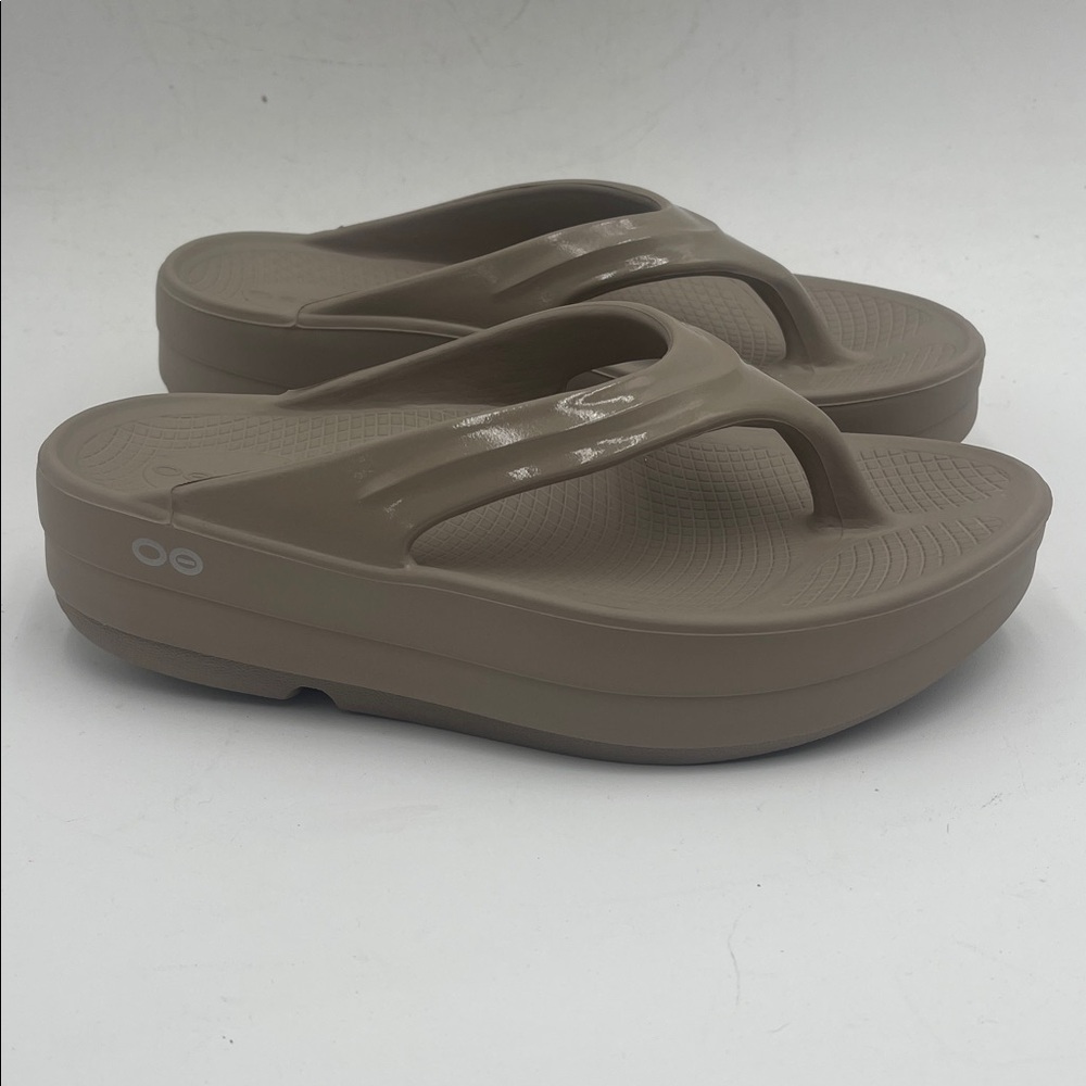 OOFOS Women's Sandals in Taupe